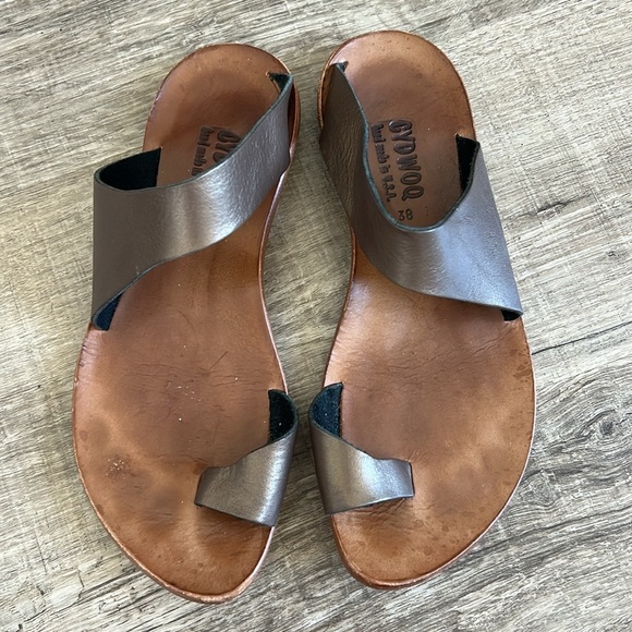 Cydwoq Thong Toe Loop Flat Sandals 38 - Picture 1 of 7